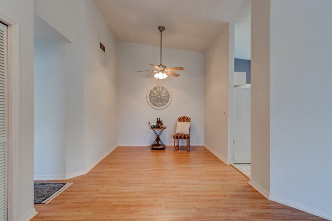 Foto del edificio - 6152 Sequoia Dr