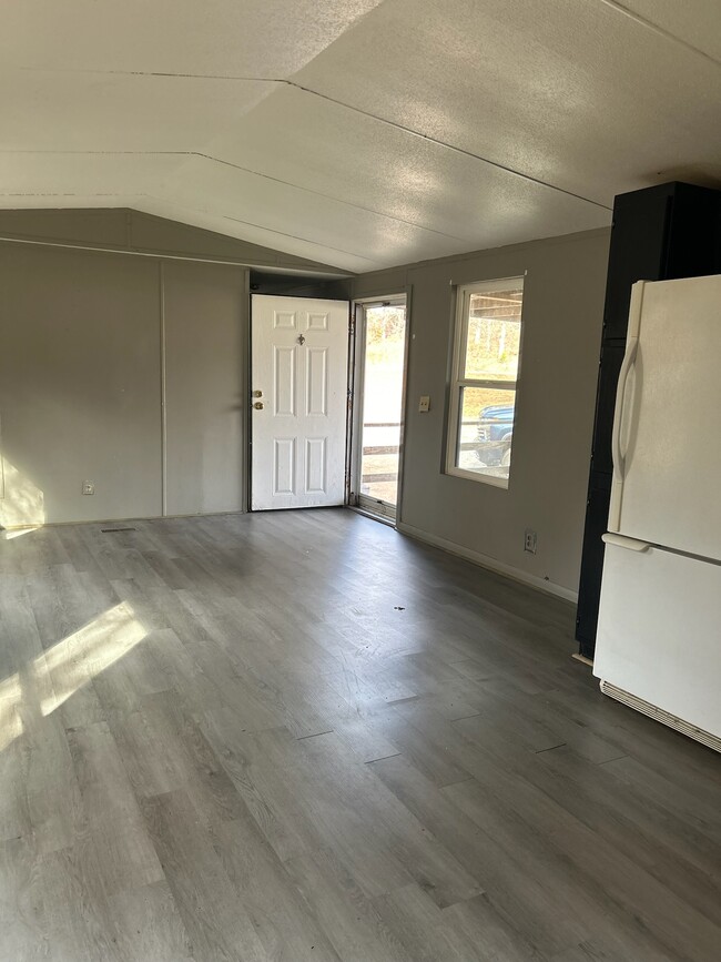 Foto del edificio - 719 Barren Hollow Rd