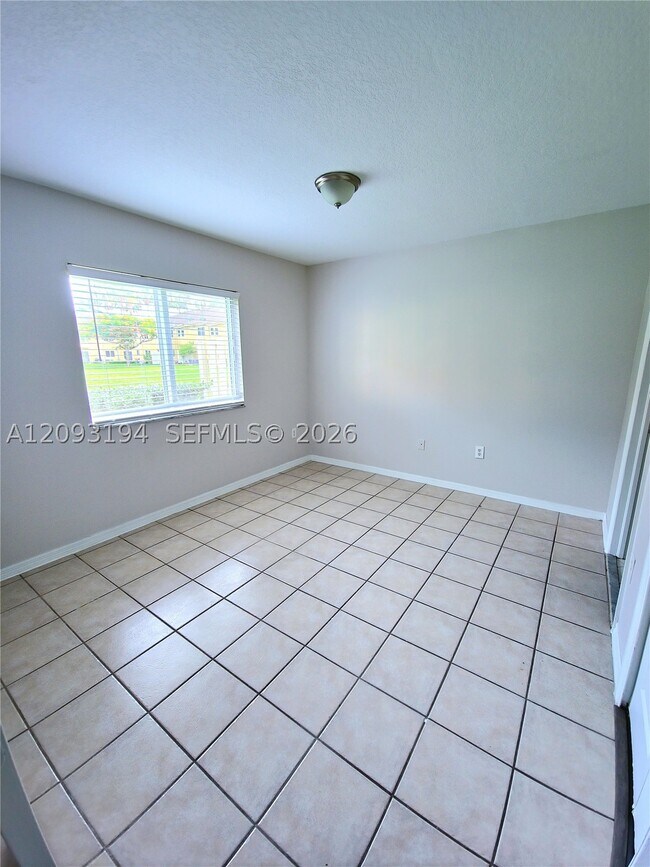 Building Photo - 3398 NE 9th Dr