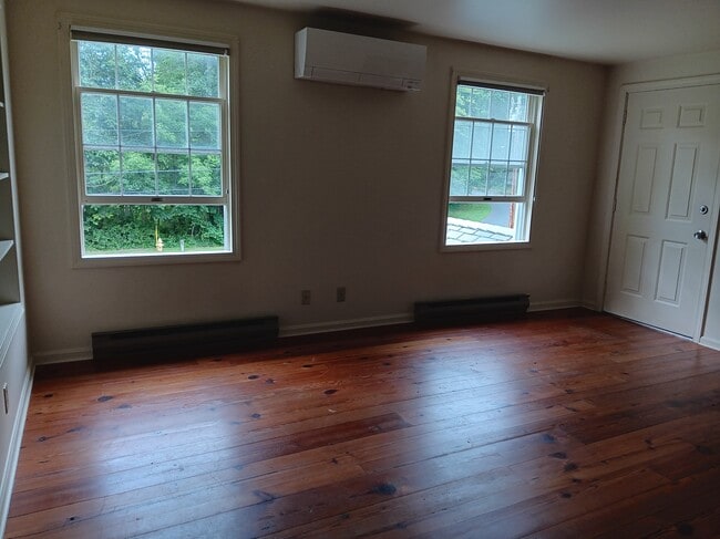Building Photo - 108 Crescent St