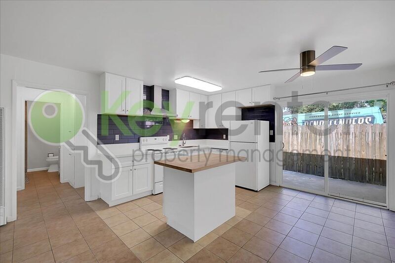 Foto principal - 6705 Greenback Ln