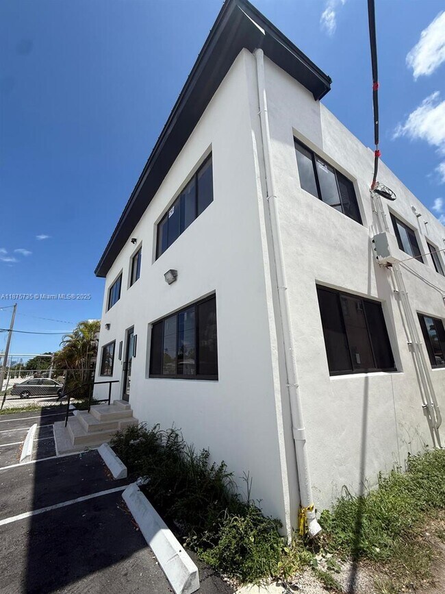 Foto del edificio - 2436 SW 7th St