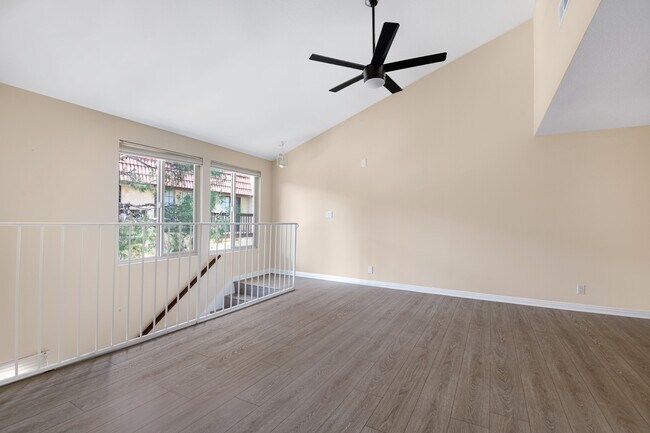 Foto del edificio - 5321 Colodny Dr