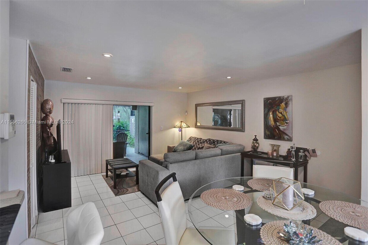 Building Photo - 10540 SW 154th Ct