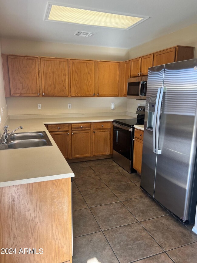 Building Photo - 1006 S Slater Cir
