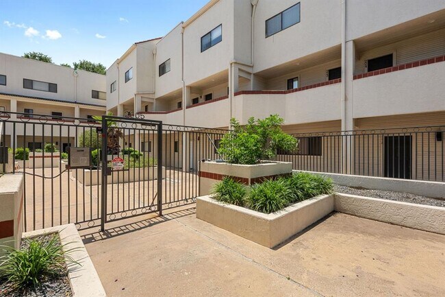 Foto del edificio - 2605 Enfield Rd