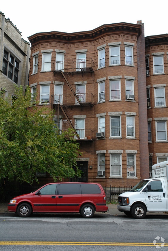 Primary Photo - 117 Mclean Ave