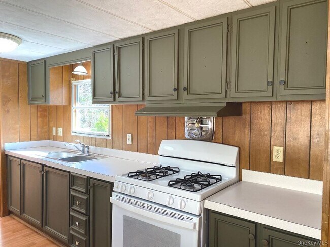 Foto del edificio - 141 Gale Rd