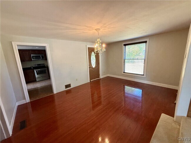 Foto del edificio - 379 Pawling St