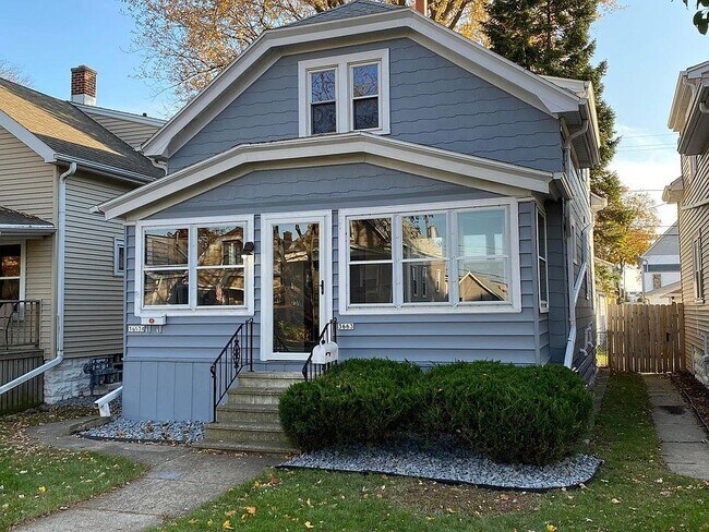 Foto del edificio - 3663 E Underwood Ave