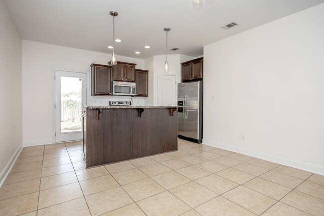 Foto del edificio - Charming Home Move-in Ready!