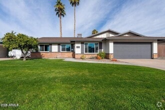 Building Photo - 2430 E Hermosa Dr