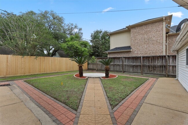 Foto del edificio - 12303 Barryknoll Ln