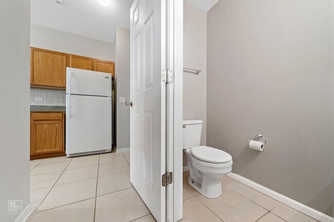 Foto del edificio - End Unit Three Bedroom Two and a Half Bath in North Naperville