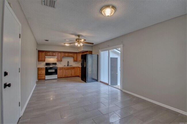 Foto del edificio - 8424 Herrick Ln