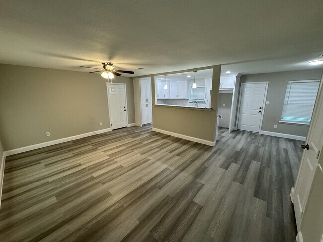 Building Photo - 113 Minnie Dr
