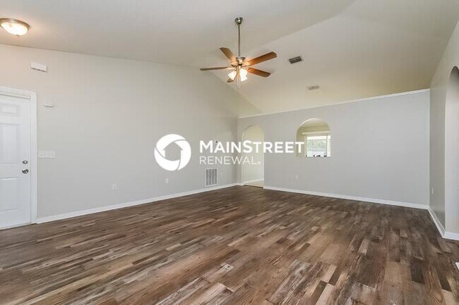 Building Photo - 3 Bedroom Pet-Friendly Home in SPRING HILL...