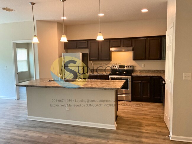 Building Photo - Centrally Loctated Home Near Oakleaf!