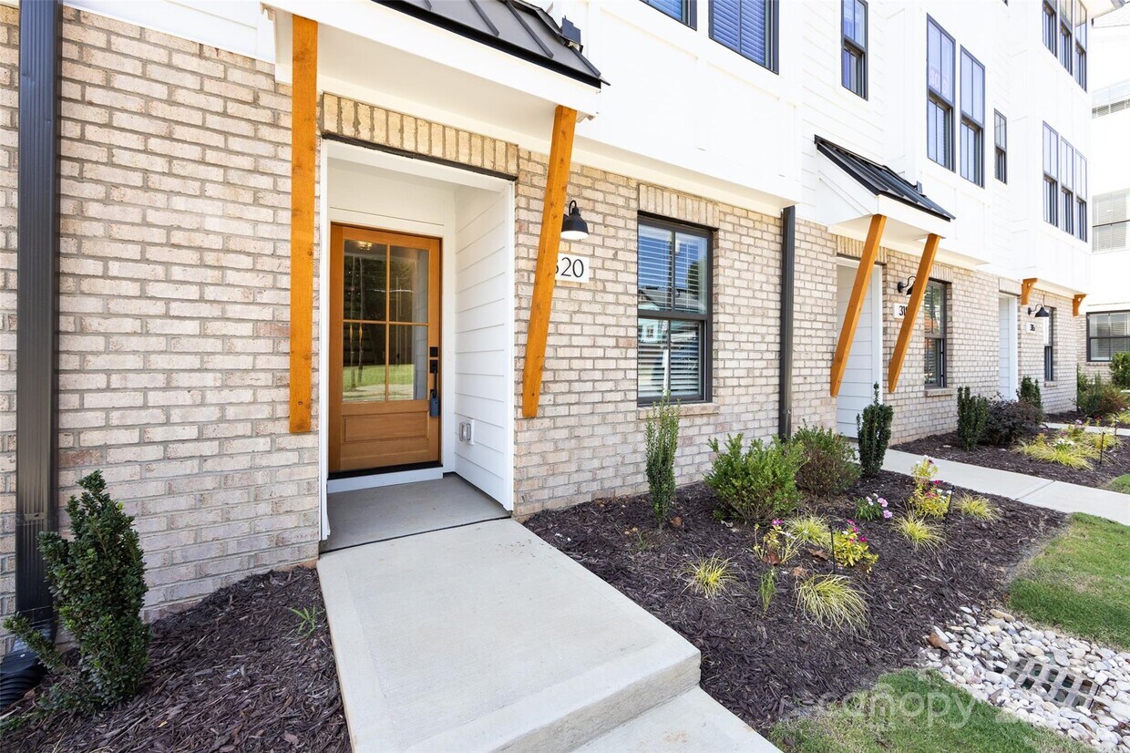 Foto principal - 320 S Turner Ave