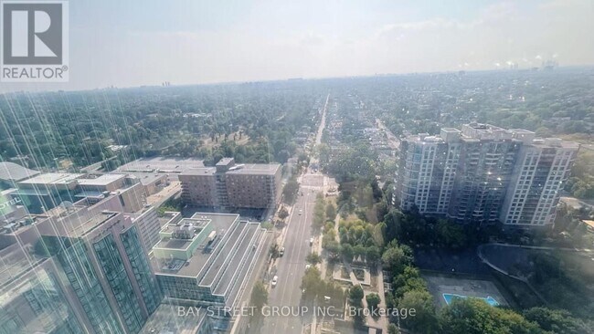 Photo du bâtiment - 5162-5162 Yonge St