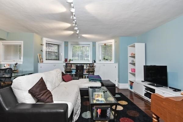 Foto del edificio - 242 Beacon St