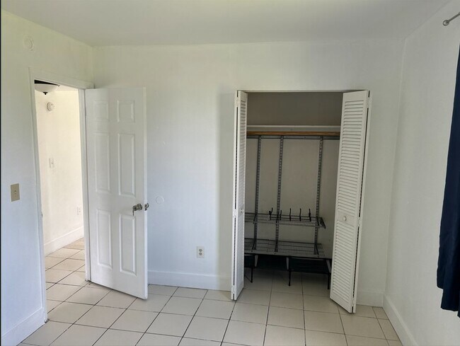 Foto del edificio - 2412 NW 19th Ave