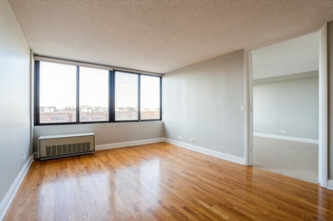 Building Photo - 2754 N Hampden Ct