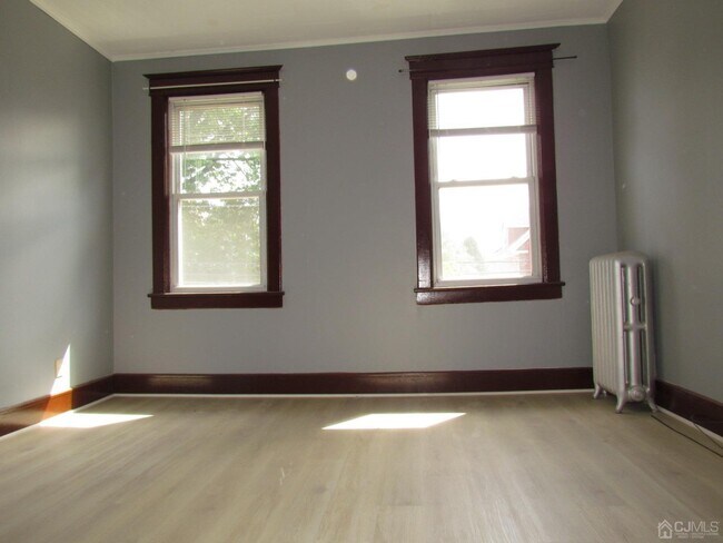 Building Photo - 421 Magnolia St