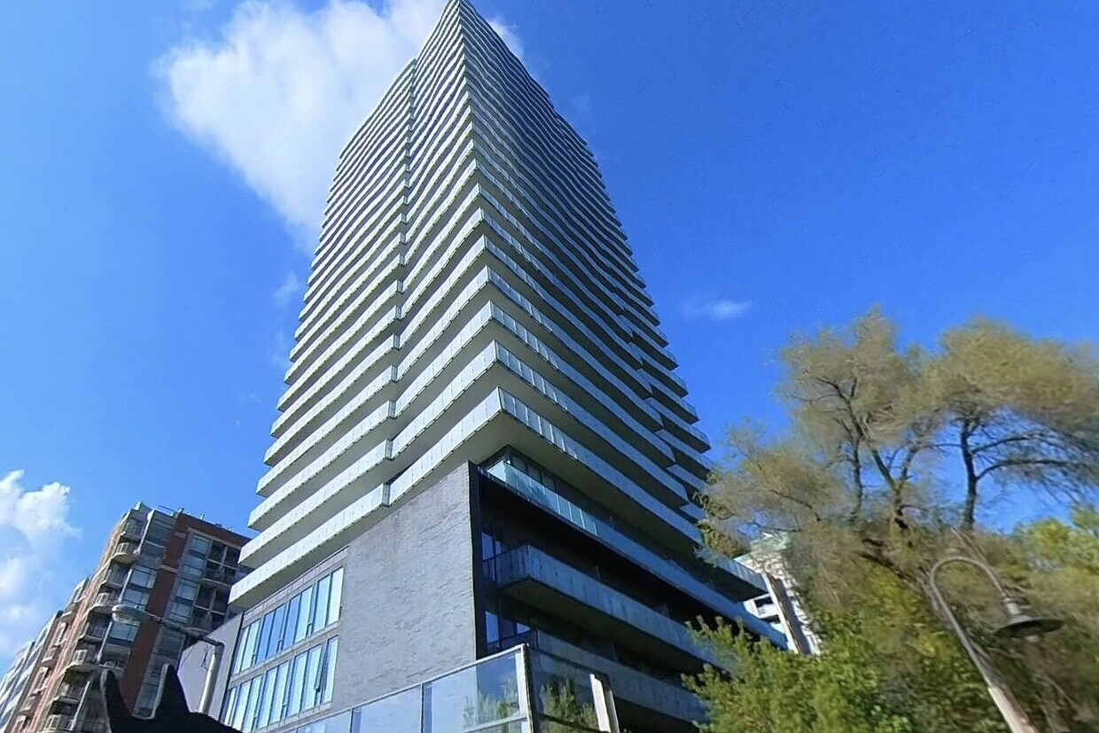 Primary Photo - 1815 Yonge St