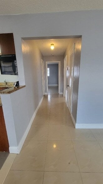 Foto del edificio - 1821 NE 56th St