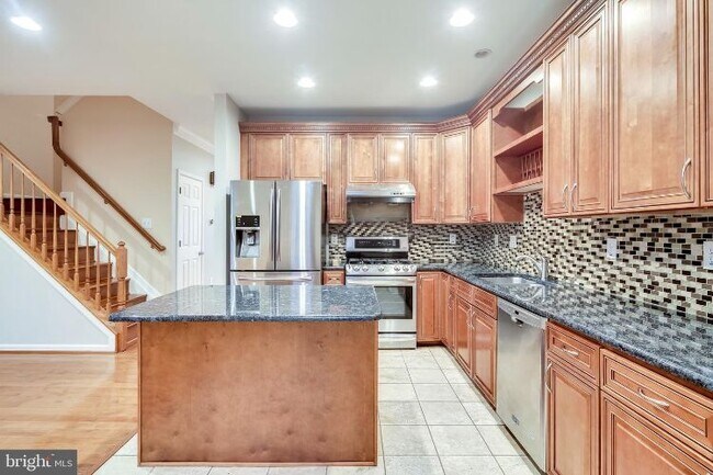 Foto del edificio - 8739 Stonehouse Dr