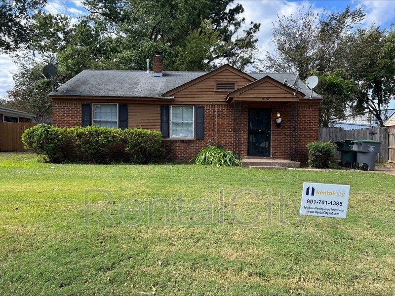 Primary Photo - 1065 Larry Ln
