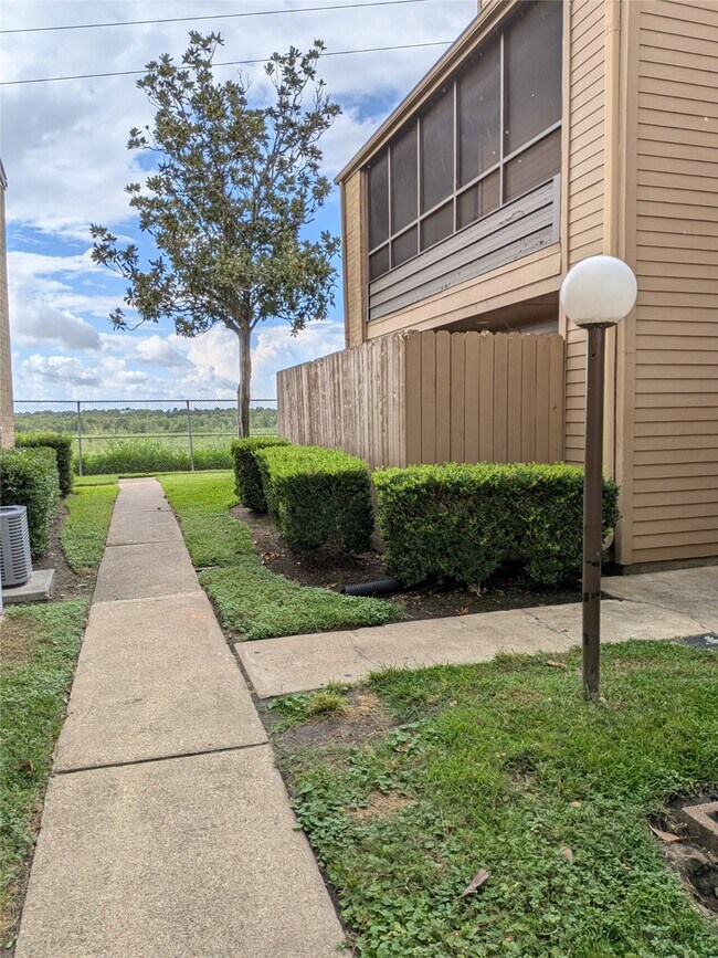 Foto del edificio - 10555 Turtlewood Ct