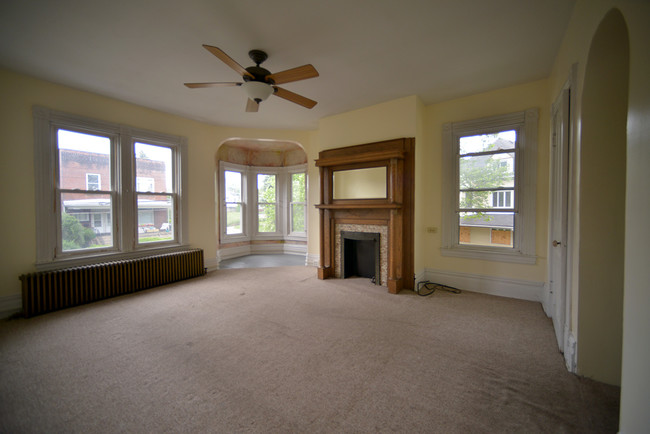 living room - 726 Whitney Ave