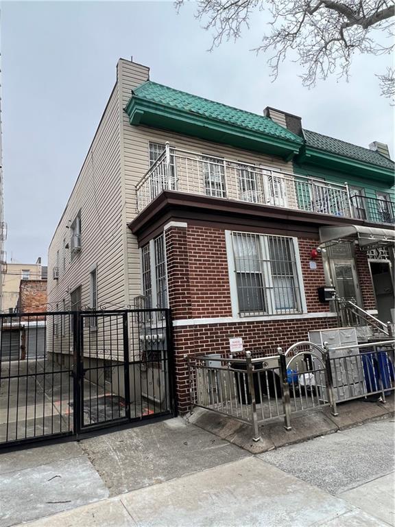 Primary Photo - 561 61st St