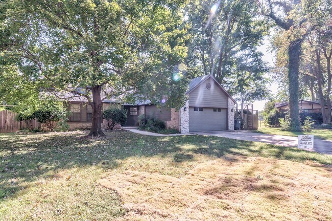 Foto del edificio - 3 Bed 2 Bath South Tulsa Rental Home