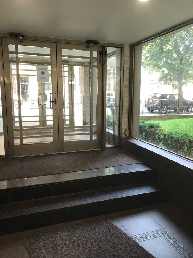 Foto del edificio - 1730 E 14th St