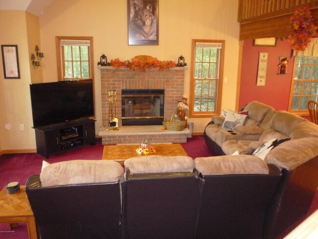 Building Photo - 123 Pasquin Dr