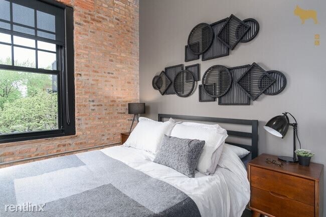 Building Photo - Studio, 1 bath Apartment - 1528 W Adams St