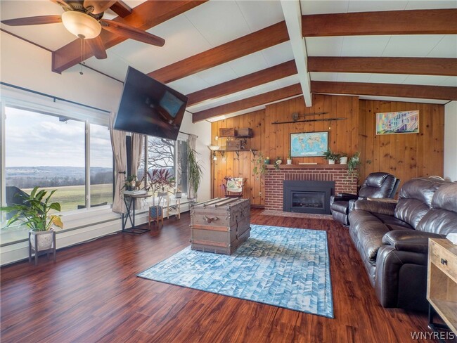 Foto del edificio - 2392 N Maple Ave