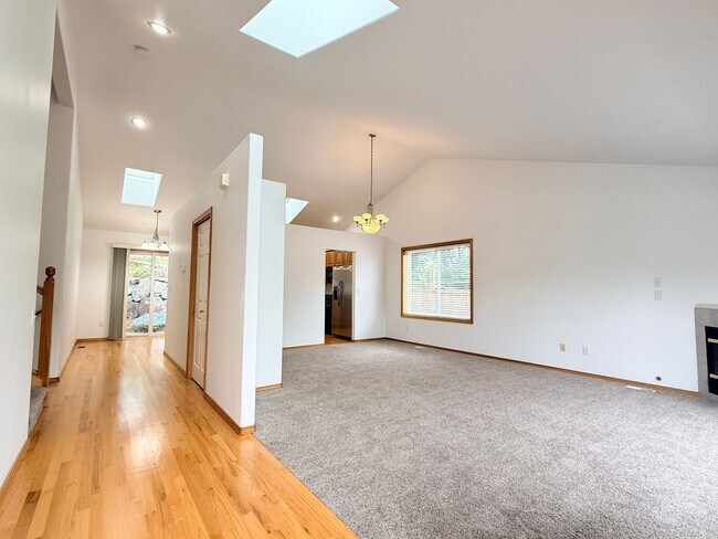 Foto del edificio - Rare First-Time Rental | Spacious 5BR + Office Cul-de-Sac Home Backing to Nature