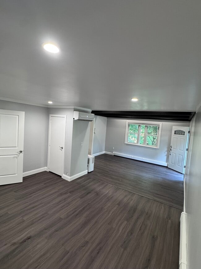 Building Photo - 264 Great Plain Rd