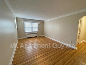 Building Photo - 16 Kingsway Dr