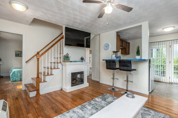 Primary Photo - Seaside Splendor: 4BR House Close to Beach...