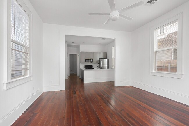 Building Photo - 1832 Baronne St