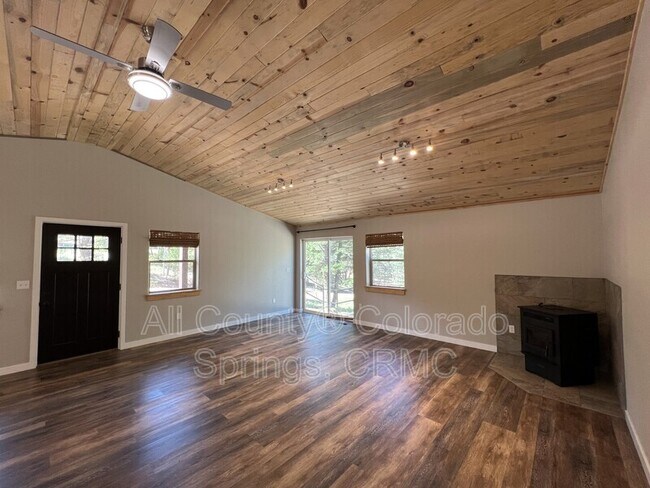 Building Photo - 291 Meadows Ln