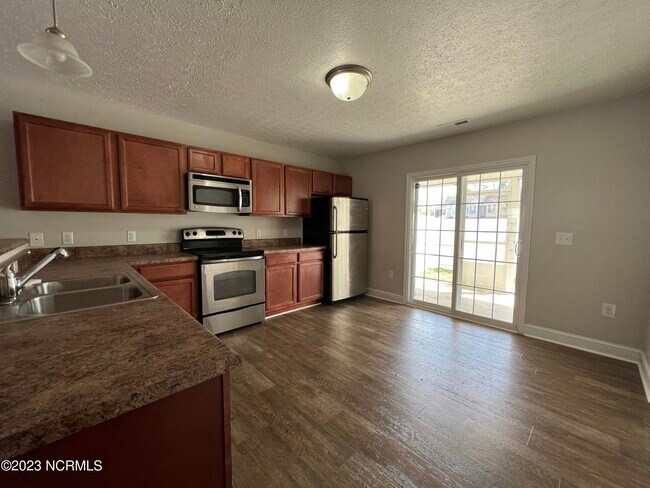Foto del edificio - 523 Cider Hill Rd