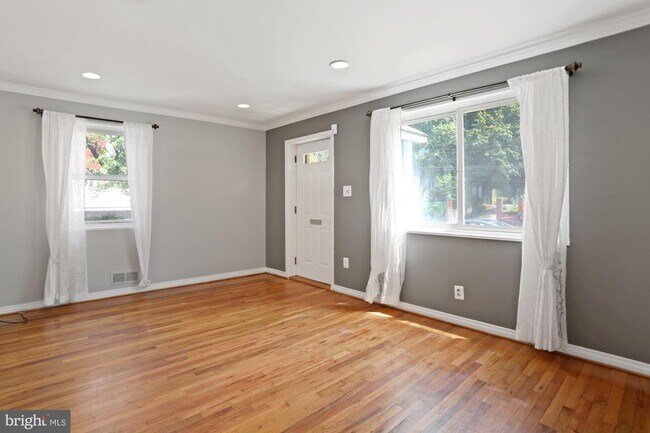 Foto del edificio - 6104 Longfellow St