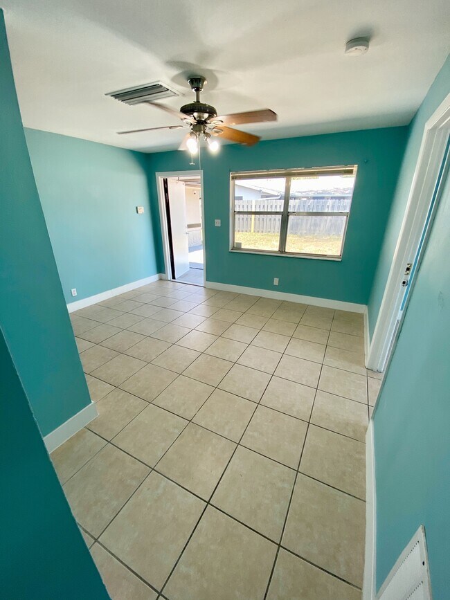 Foto del edificio - 5611 NW 15th St