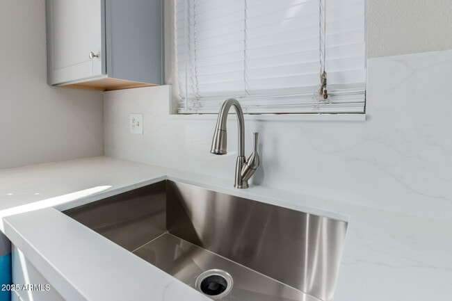 Building Photo - 10610 S 48th St